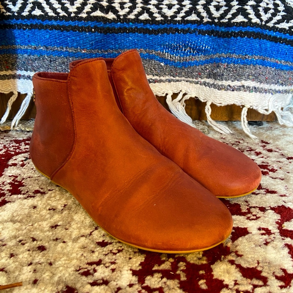 SOLD Leather Vivo Barefoot Ankle Boots